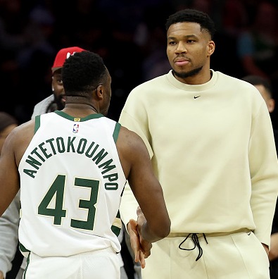 Do you agree with Charles Barkley's criticisms of the '26 Milwaukee Bucks?
