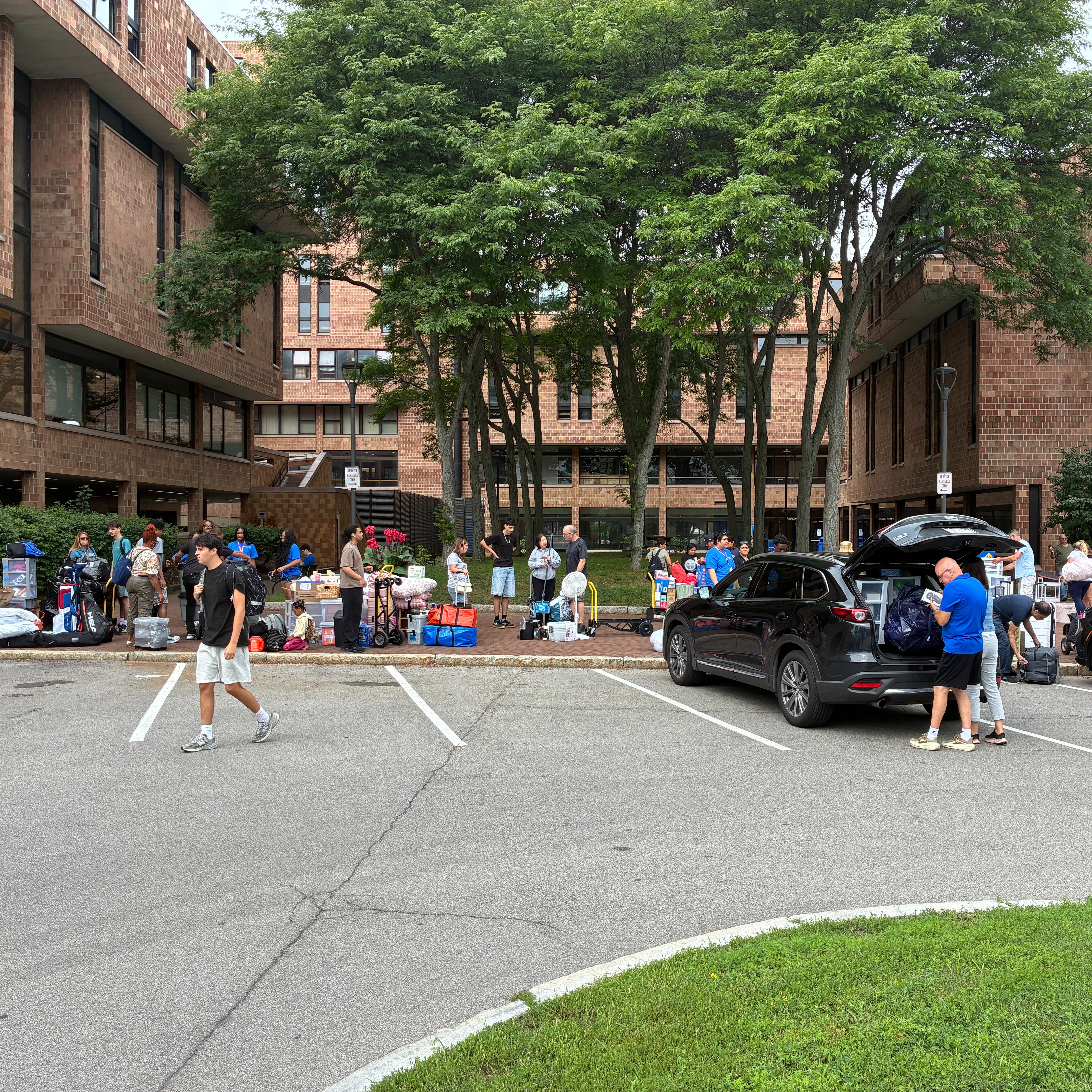 Freshmen moving in for Year 1 at University at Buffalo