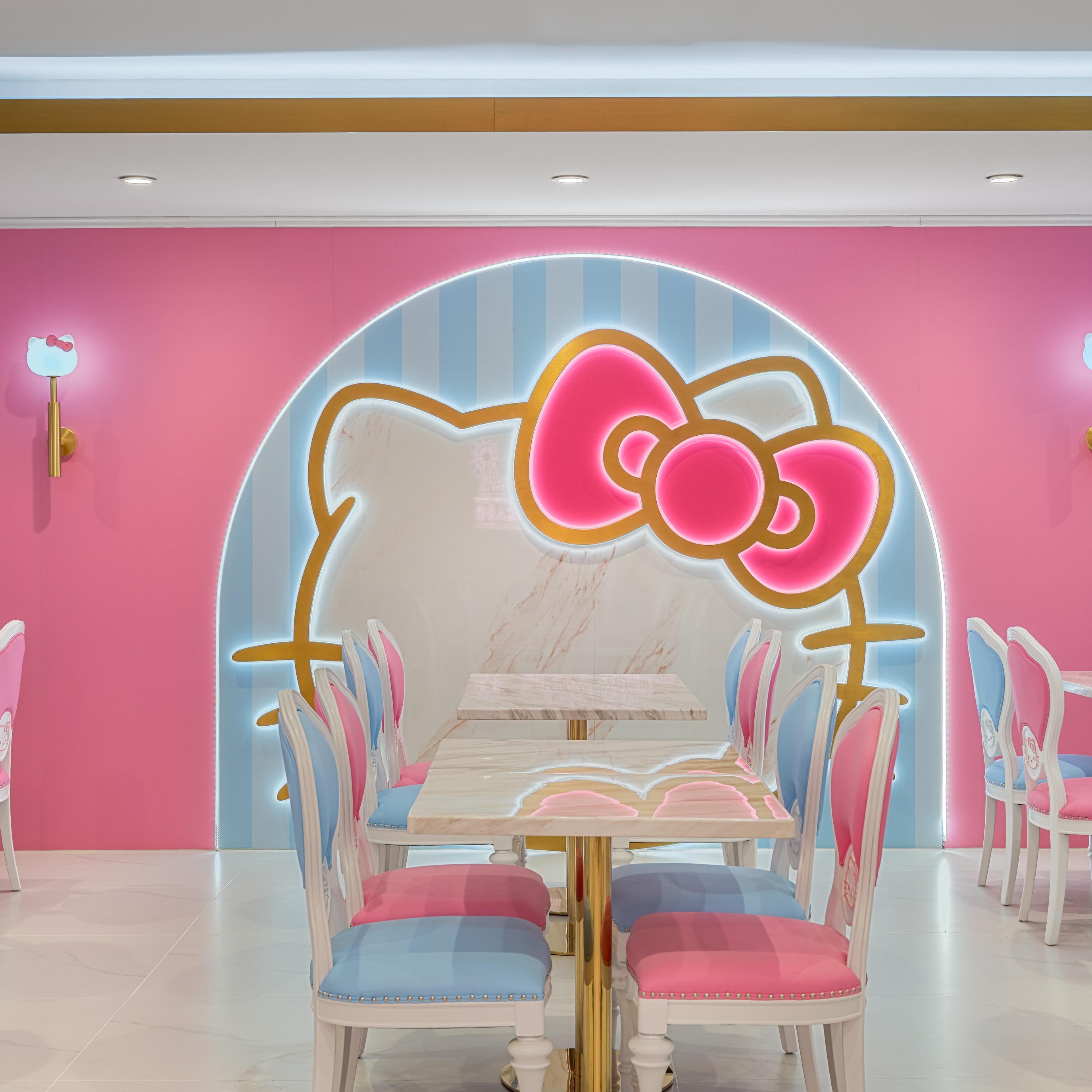 Hello Kitty Cafe opens in Chicago