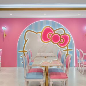 Hello Kitty Cafe opens in Chicago