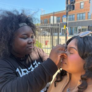 Difference Maker: Local makeup artist highlights beauty of Chicago's neighborhoods, people through makeovers on street