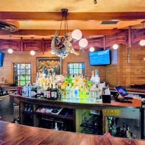 Hackney’s on Lake closing