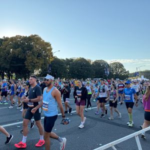 Runners from around the world take to the streets of Chicago for 48th marathon
