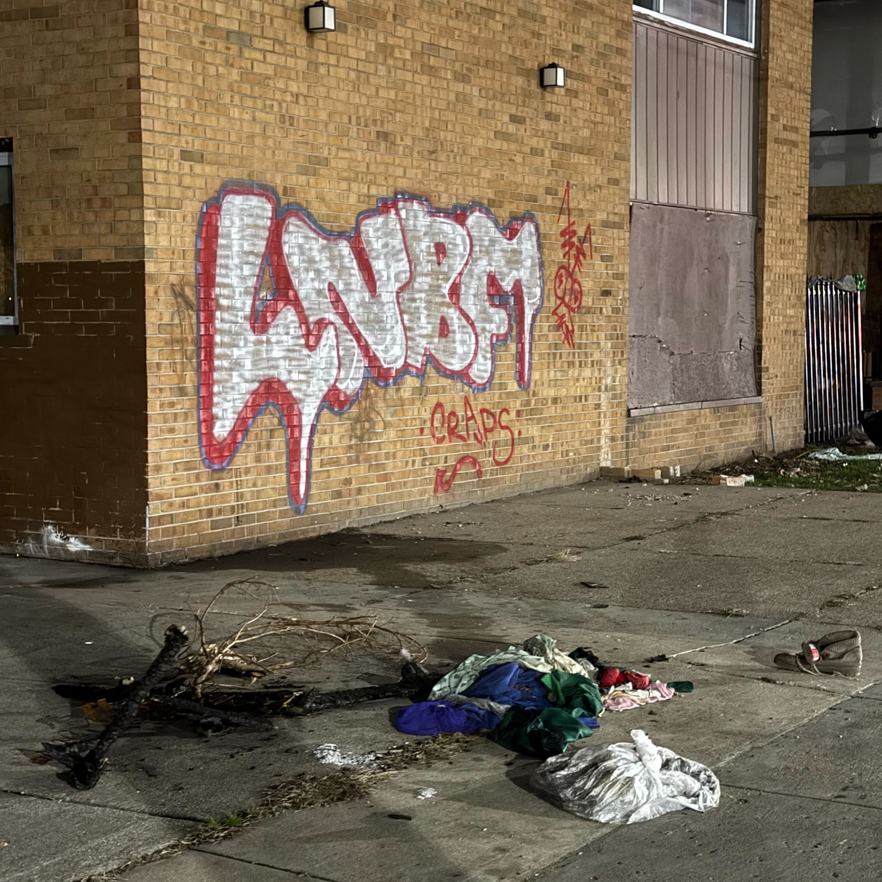 Residents upset with trash, graffiti outside Detroit apartment building
