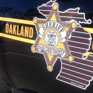 Deputies seek drivers who hit, killed man trying to cross road in Pontiac
