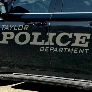 Taylor police look for boyfriend who lived with dead girlfriend for days