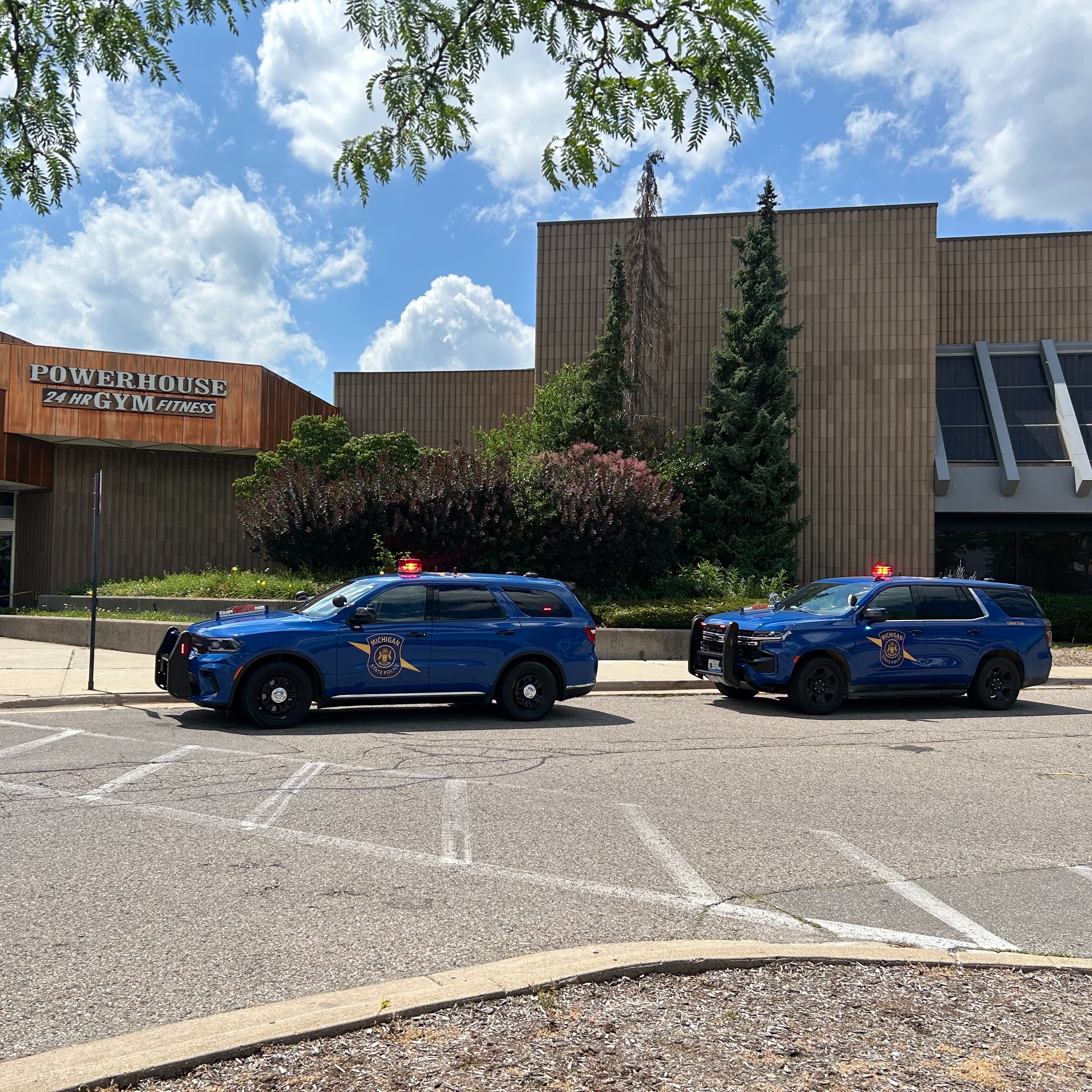 2 dead, 1 wounded after shooting at Fairlane mall in Dearborn