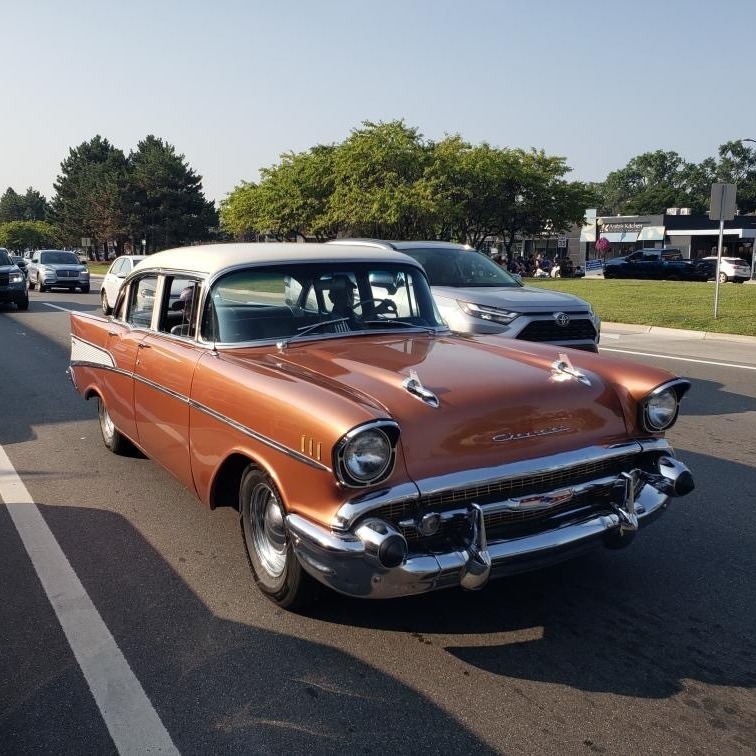 Classic cars, fans line Woodward ahead of annual Dream Cruise