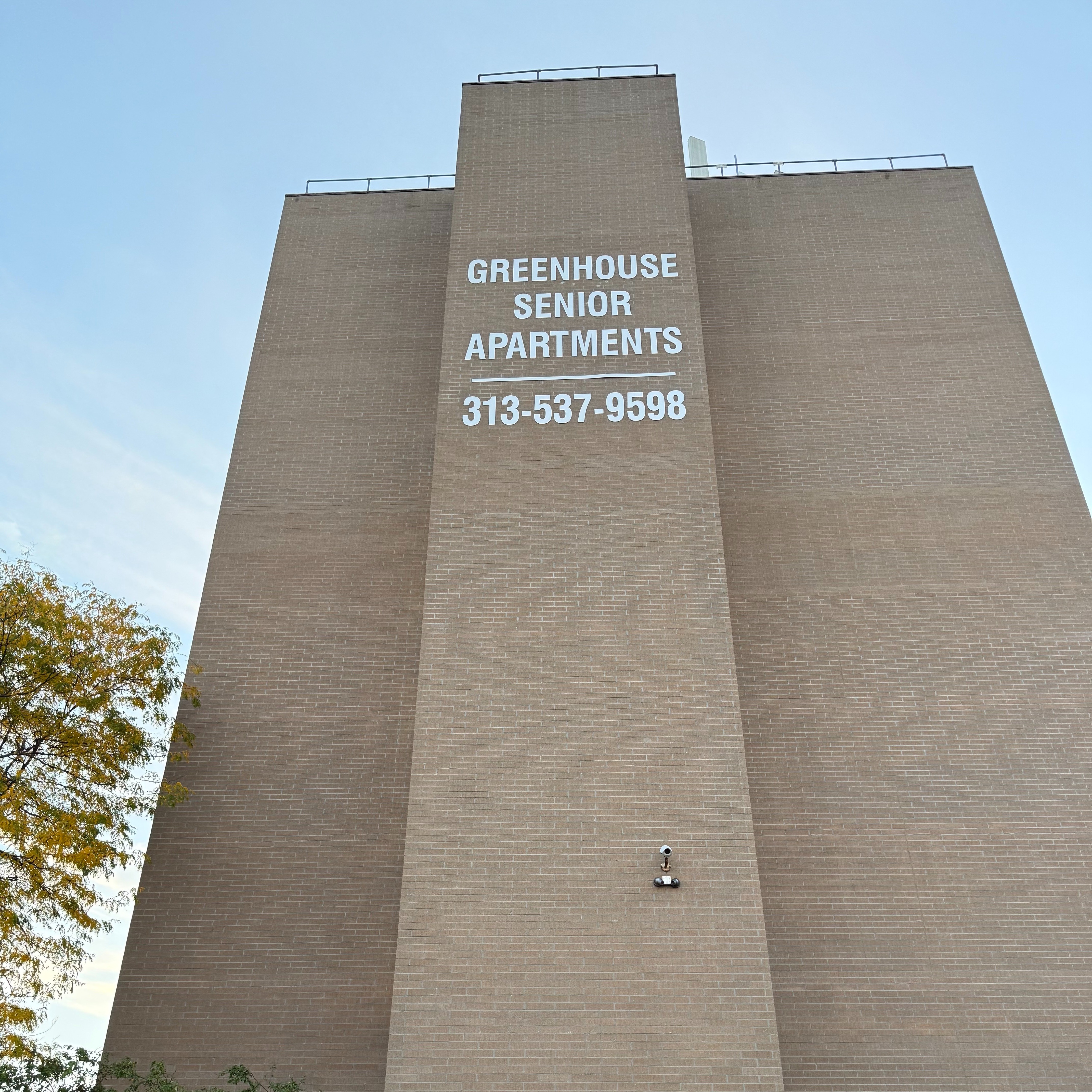 Seniors in 10 story Detroit apartment have no elevator, some stuck on their floors