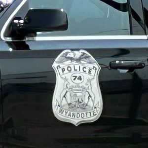 Wyandotte police chase reaches speeds of 100 mph, ends in deadly crash