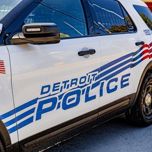 2 Detroit police officers hospitalized after being hit by car
