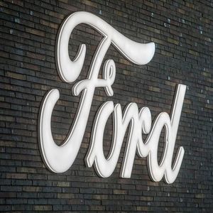 Ford has developed a 6-wheel Ranger