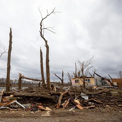 Officials want "traumatic tourists" to avoid tornado damaged area, victims