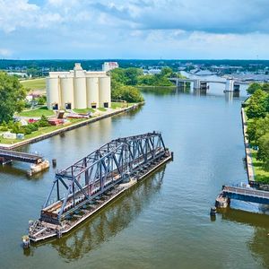 Report shows Michigan economy holding steady, making gains in some sectors