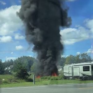 Neighbors react to chaotic scene following F-16 crash