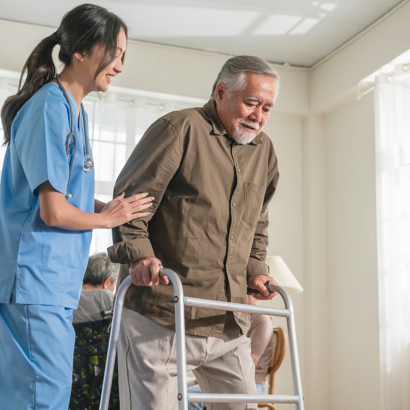 Orthopedic surgeon shares key tips to prevent senior falls at home