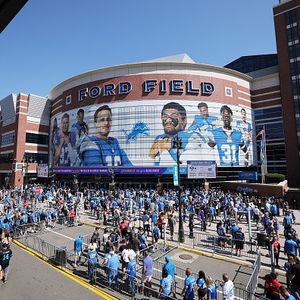 Lions fan running from Green Bay to Detroit to raise money for cancer program