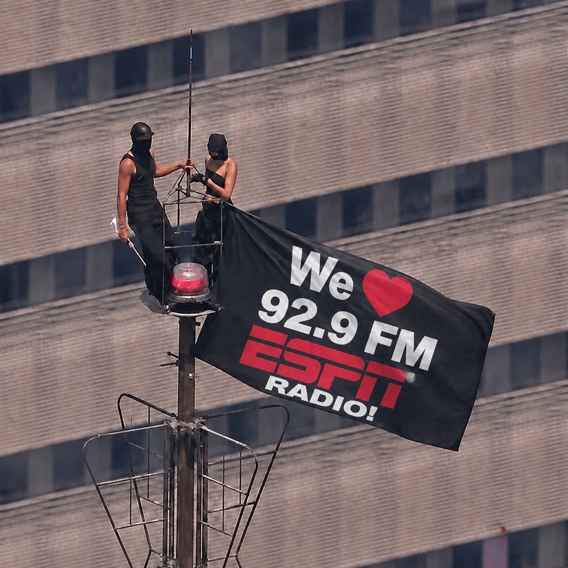 Tower Climber Proposal on the Empire State Building--- Jason talks about it & the Robert Irwin Jewelers Giveaway on 92.9 FM ESPN