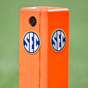Top 25 AP Preseason Poll - J&J discuss the preseason poll and Memphis' 2 votes
