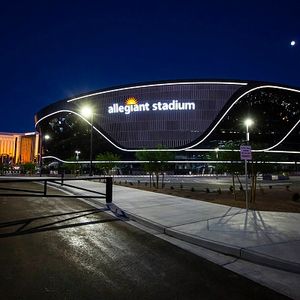 ESPN Las Vegas' Steve Cofield with J&J -- Previewing Memphis vs. UNLV Week 0 Matchup and more