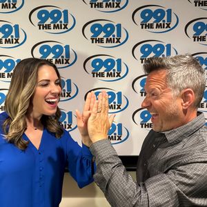 Katie from Milwaukee wins the MIX MEGA MINUTE!!!