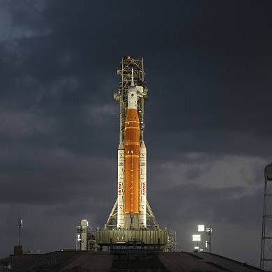 Back to the moon: Former WCCO Meteorologist Mike Lynch says NASA technology is light years ahead of last moon mission