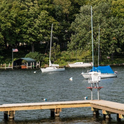 An early ice-out on lakes across the state is prompting a warning from The Hennepin County Sheriff's office for boaters