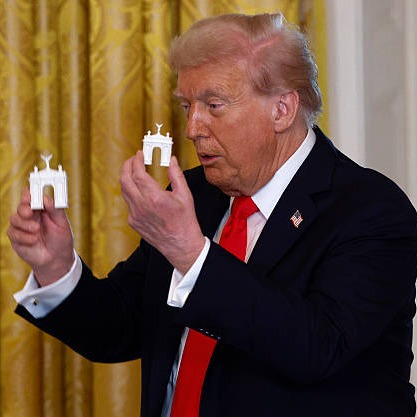 A federal commission has approved the design concept for President Trump's vision for a Triumphal arch