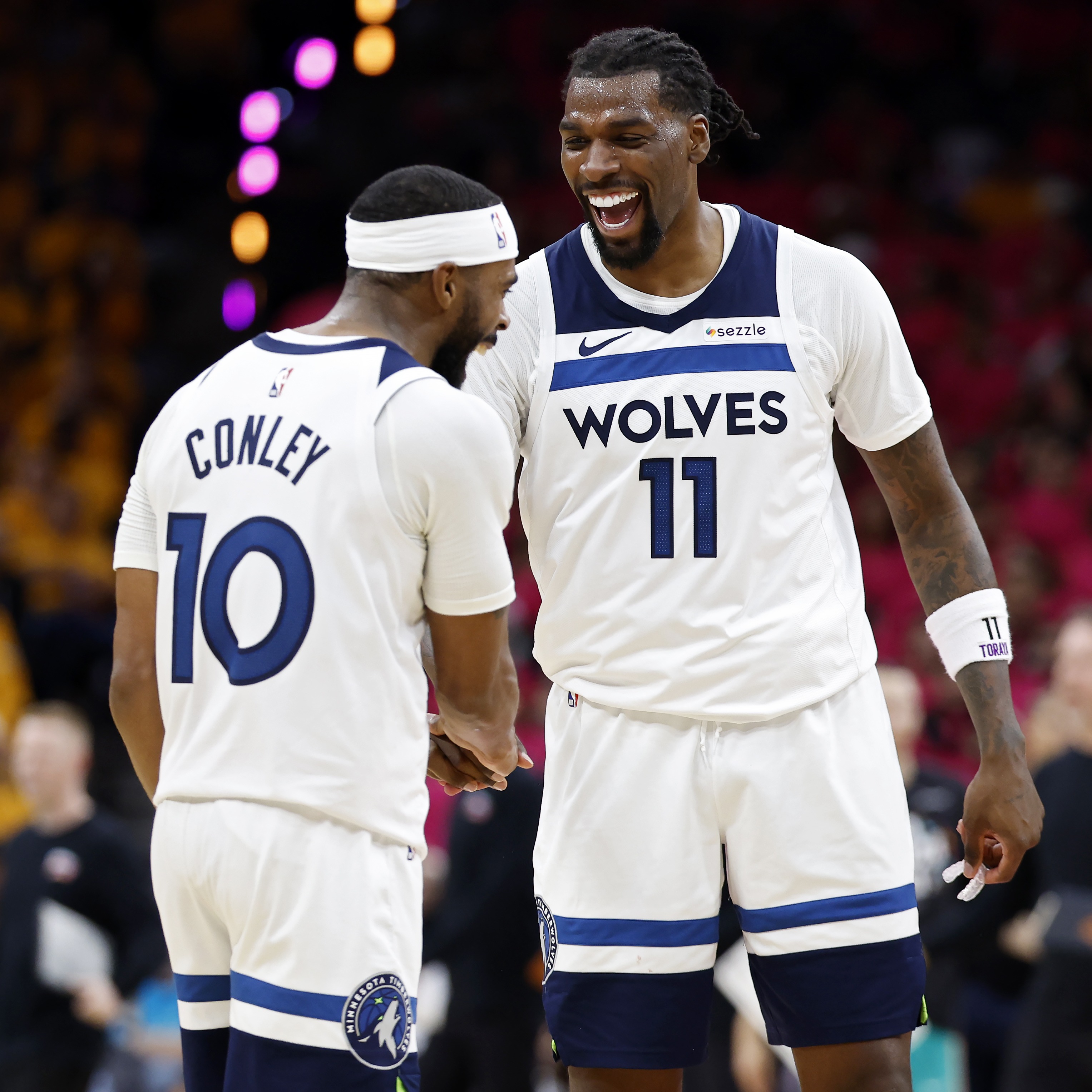 Timberwolves edge Spurs in second-round playoff opener
