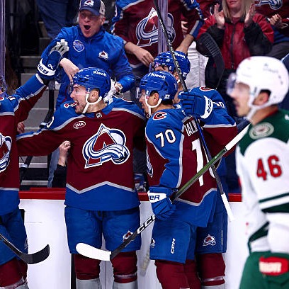 The goalie switch doesn't matter as the Avalanche rolled to a 5-2 win over the Wild