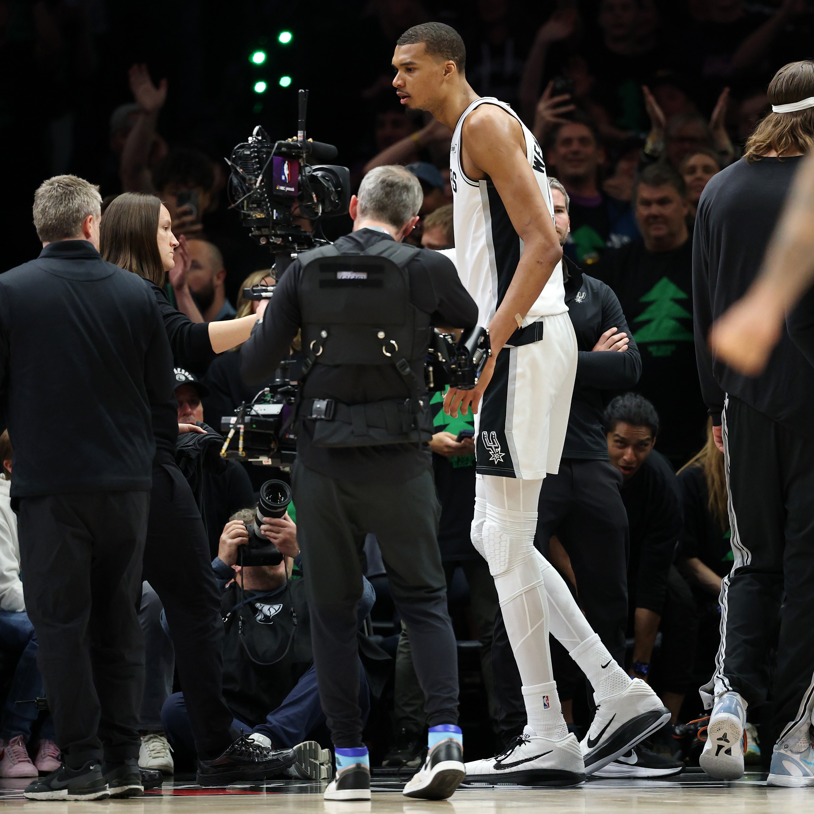 Ant surges in fourth, Wemby leaves early for flagrant foul