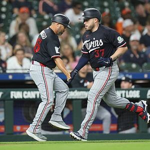 Twins hold onto late lead, win 5-4 in Houston
