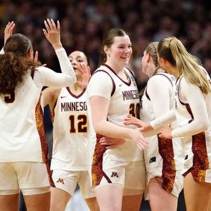 Imagine Sheletta facetiming Steve from Beyonce’s yacht