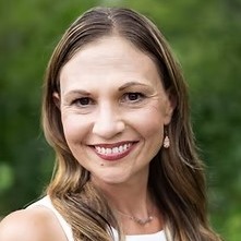 Lisa Retezan on decriminalizing & destigmatizing those suffering from substance use disorder
