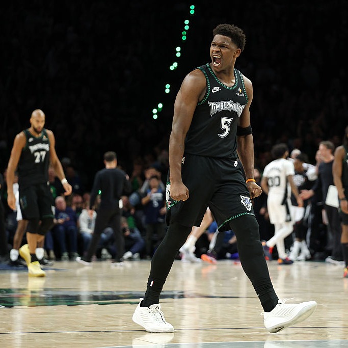 "I wasn't gonna lose this game for her."   Anthony Edwards dedicates win to his late mother.