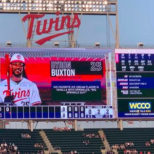 Twins and Dodgers draw 35,000 on Monday night.