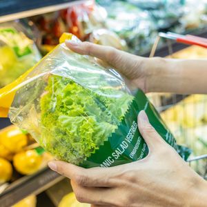 How wary should you be about eating lettuce right now?