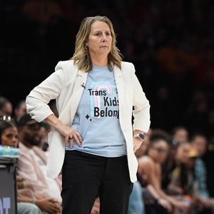 Lynx-Fever game brings out supporters and opponents trans athletes in female sports