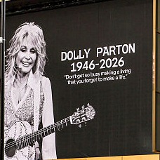 What made Dolly Parton an Icon?