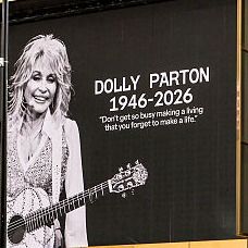 What made Dolly Parton an Icon?