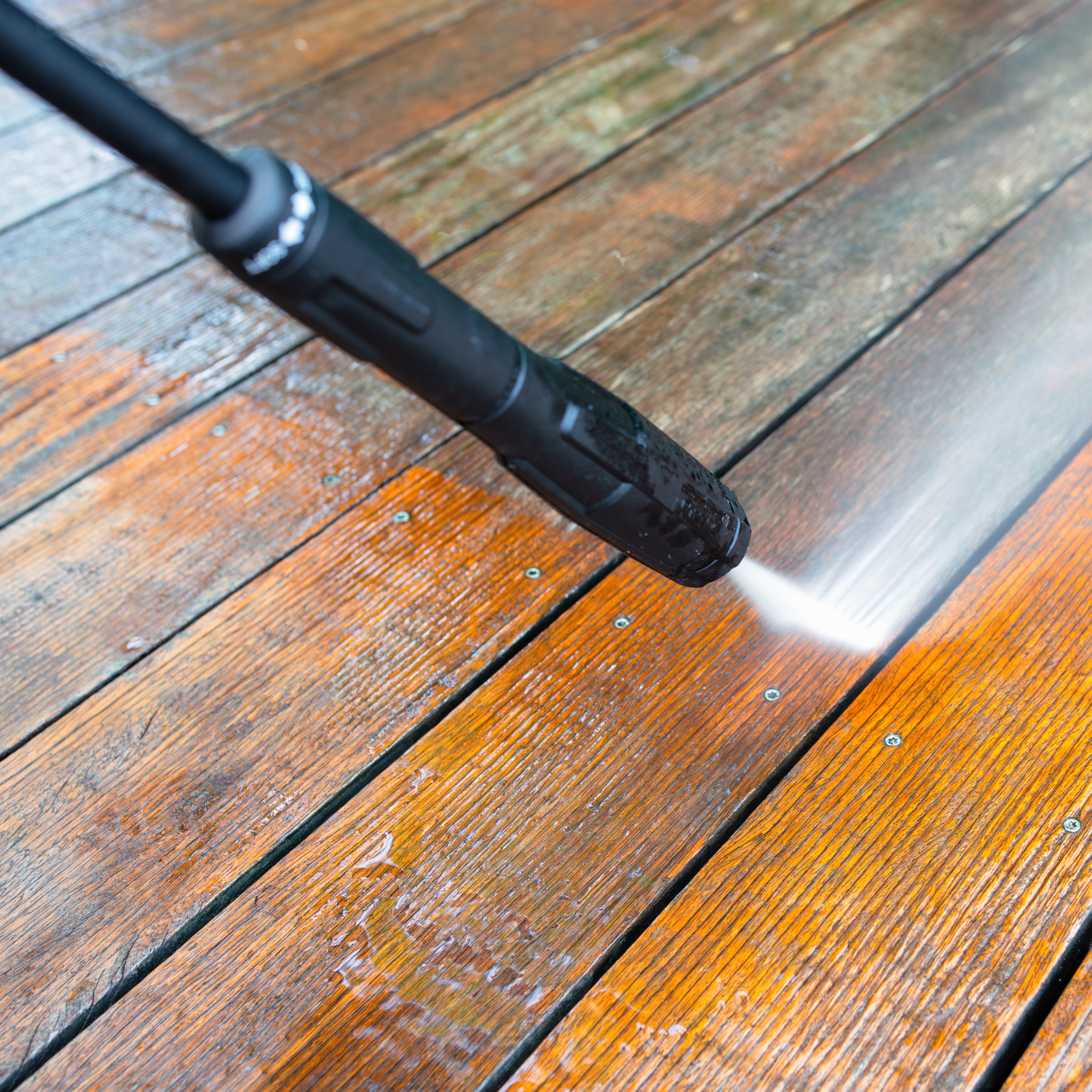 The Lindus Maintenance Program, Modern Deck Designs, Keep Your Roof Clean
