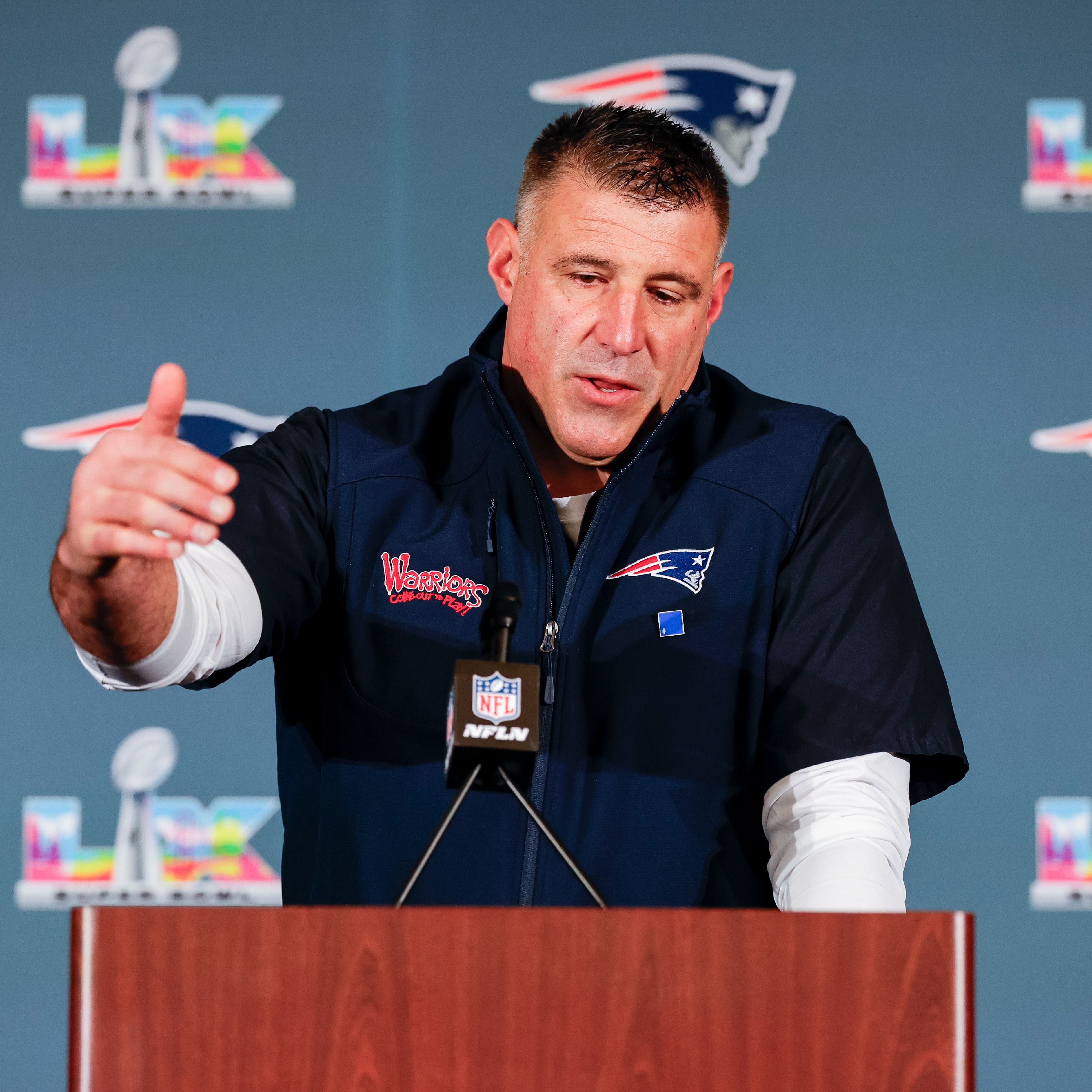 What Head Coach contract clauses does Steven Silton say are "very robust"?