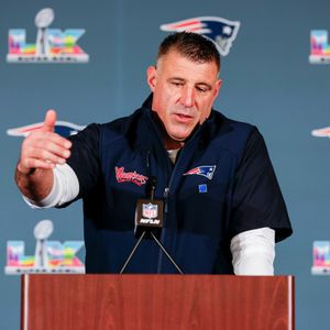 What Head Coach contract clauses does Steven Silton say are "very robust"?