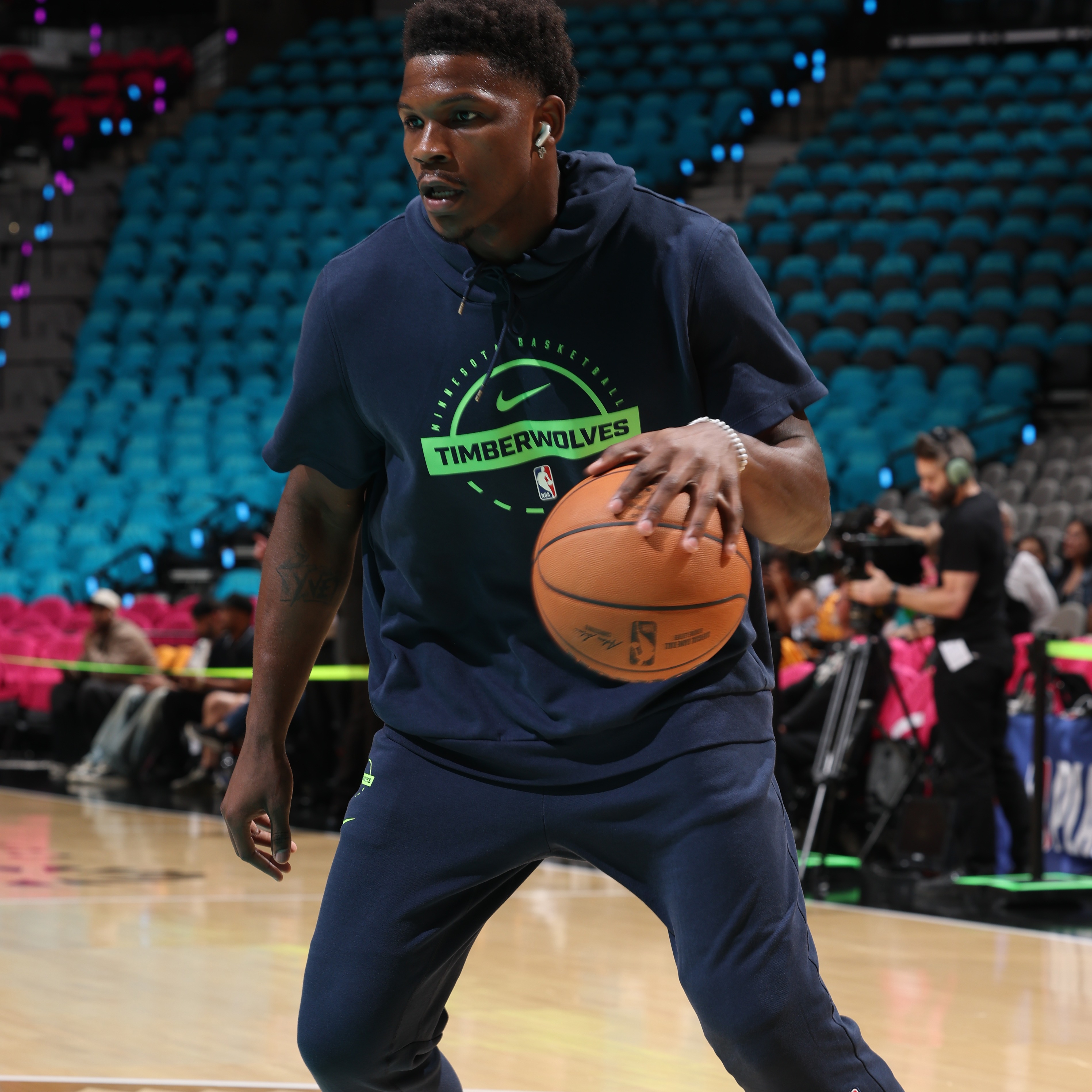 What is a message young athletes can take from Anthony Edwards rehab?