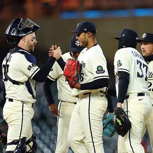 Thursday First Hour: Twins sweep! Wisconsin legalizes online sports betting & DeRusha Eats wants your favorite MN pizza