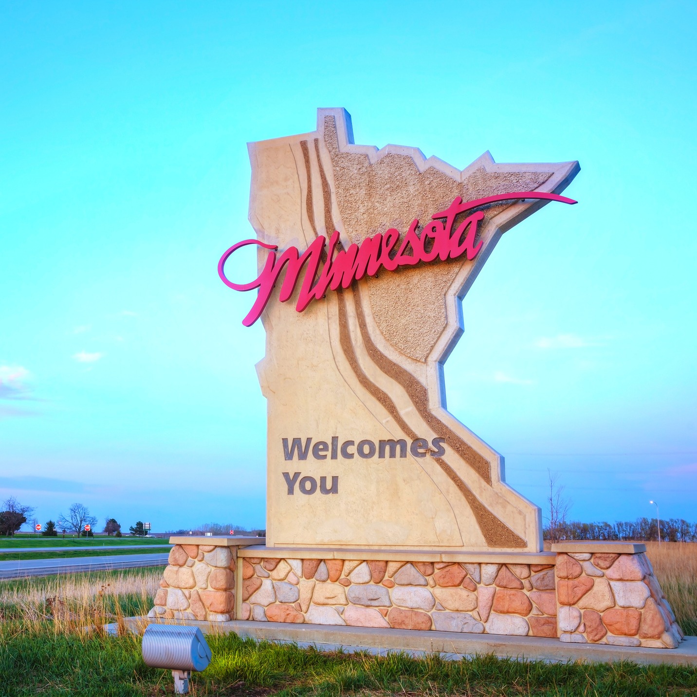 Tuesday Hour 2: would a populist Republican have success in MN? And DeRusha Eats talks Alery's!