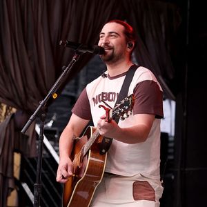 Why are tickets to Noah Kahan so crazy expensive? - Chris Riemenschneider