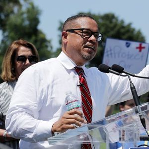 MN is suing Texas to get an ICE Agent extradited - do they have a case?