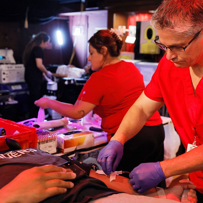 Help the U of M win the Big Ten Blood Drive!
