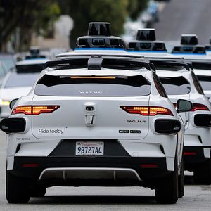Thursday Hour 2: are you concerned about the White House/media conflict? And should Waymo's have "safety drivers"?